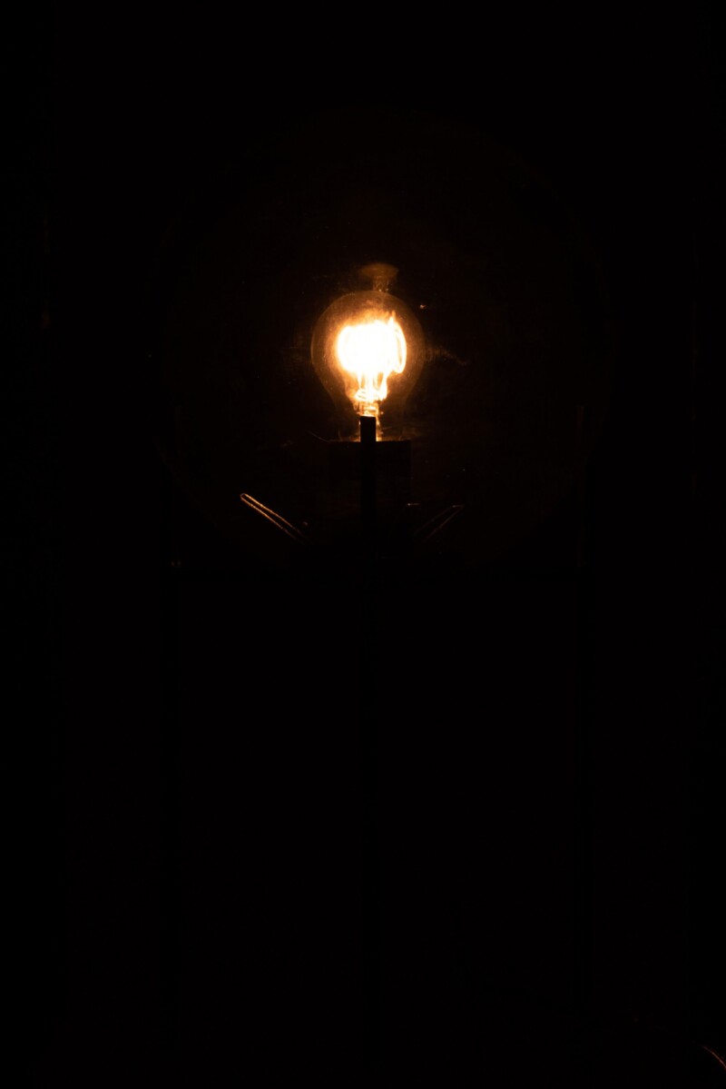 Lámpara de mesa retro negra con globo de vidrio ahumado Jolipa Yukon - Imagen 4