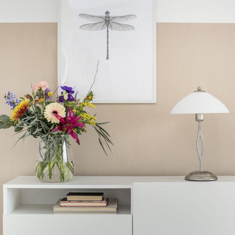 Lámpara de mesa de acero con pantalla de vidrio opalino torcido Steinhauer Capri - Imagen 13