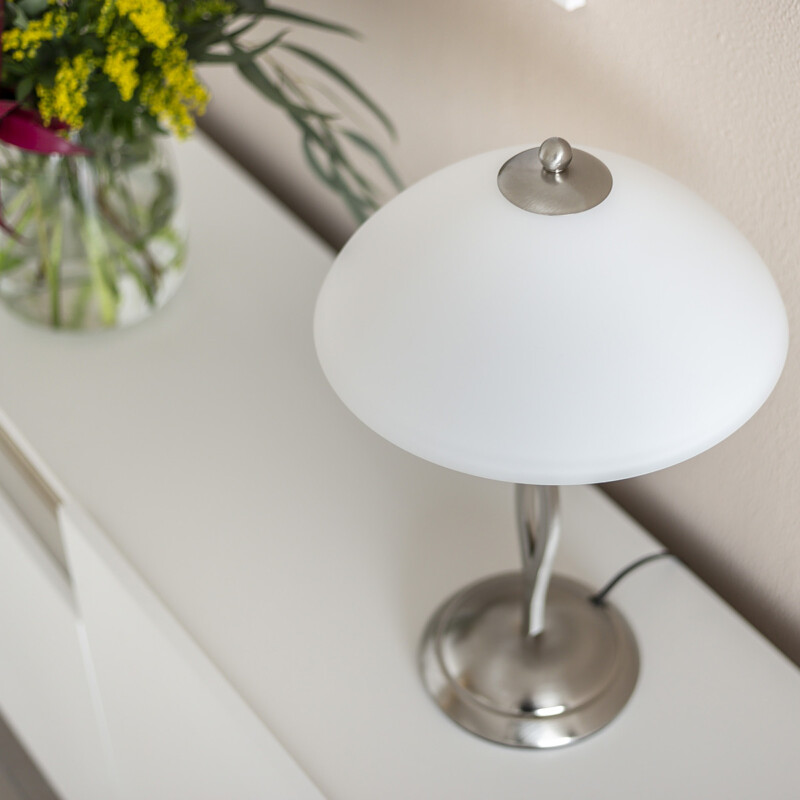 Lámpara de mesa de acero con pantalla de vidrio opalino torcido Steinhauer Capri - Imagen 3