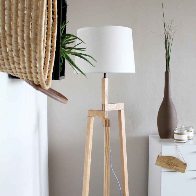 Lámpara de pie escandinava trípode de madera beige Mexlite Sabi - Imagen 3