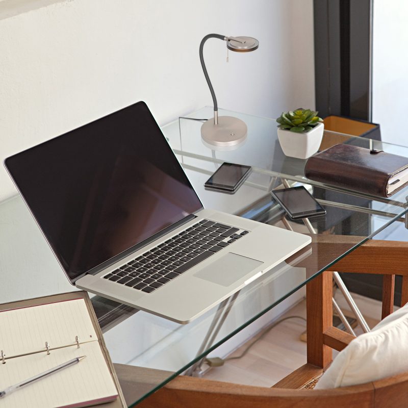 Lámpara de lectura de acero de diseño sobrio lámpara de mesa Steinhauer Turound - Imagen 3