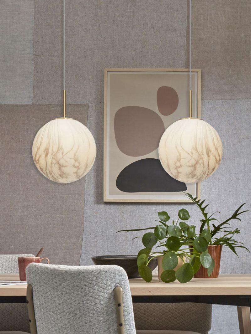 Lámpara colgante dorada grande con bola decorativa It's About RoMi Carrara - Imagen 5
