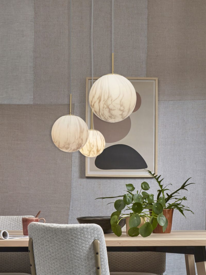 Lámpara colgante dorada grande con bola decorativa It's About RoMi Carrara - Imagen 8