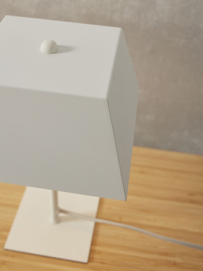 Lámpara de mesa retro metálica blanca cuadrada It's About RoMi Perth - Imagen 3