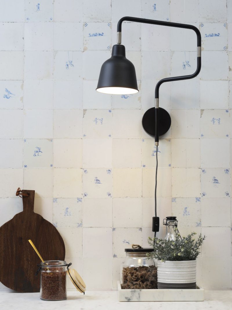 Lámpara de pared ajustable negra ondulada It's About RoMi London - Imagen 5