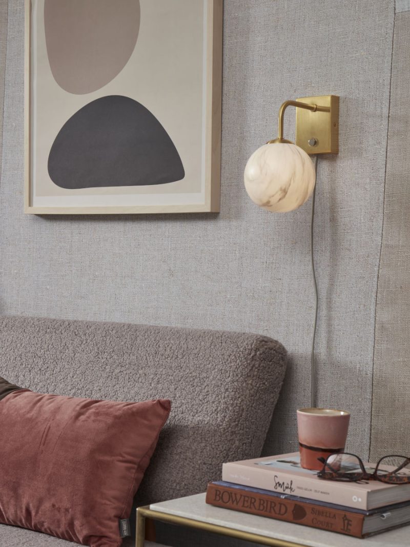 Lámpara de pared curvada dorada con bola decorativa It's About RoMi Carrara - Imagen 2