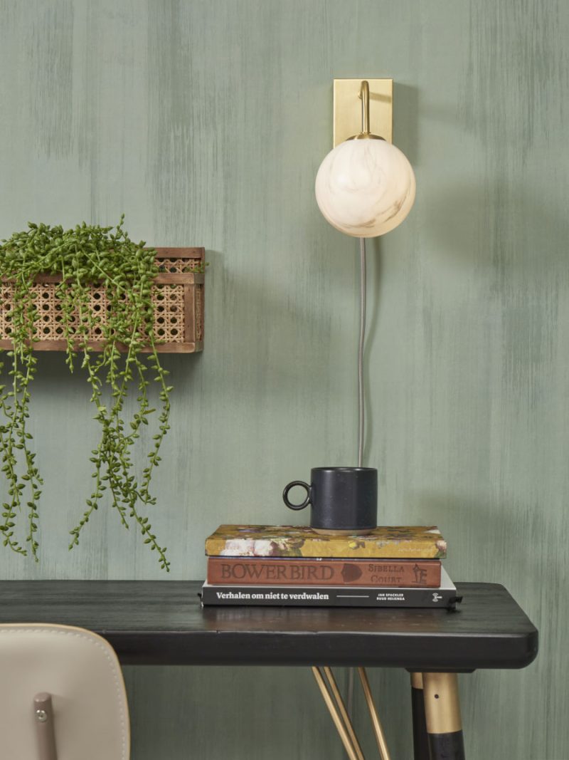 Lámpara de pared curvada dorada con bola decorativa It's About RoMi Carrara - Imagen 7