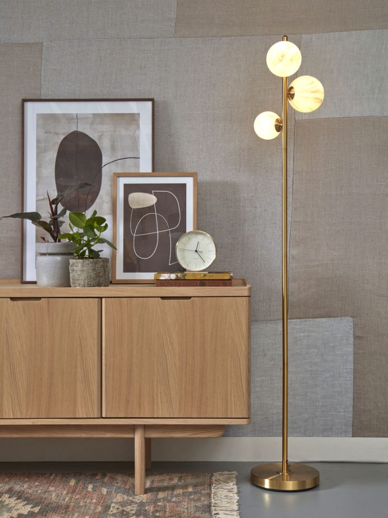 Lámpara de pie dorada con 3 bolas decorativas It's About RoMi Carrara - Imagen 5