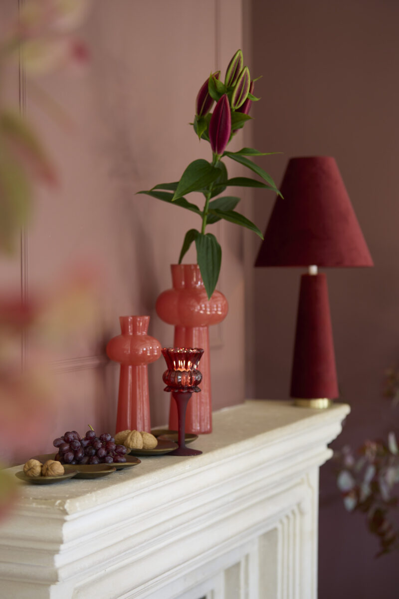 Lámpara de mesa roja de terciopelo estilo retro Light & Living Devia - H. 61 cm - Imagen 4