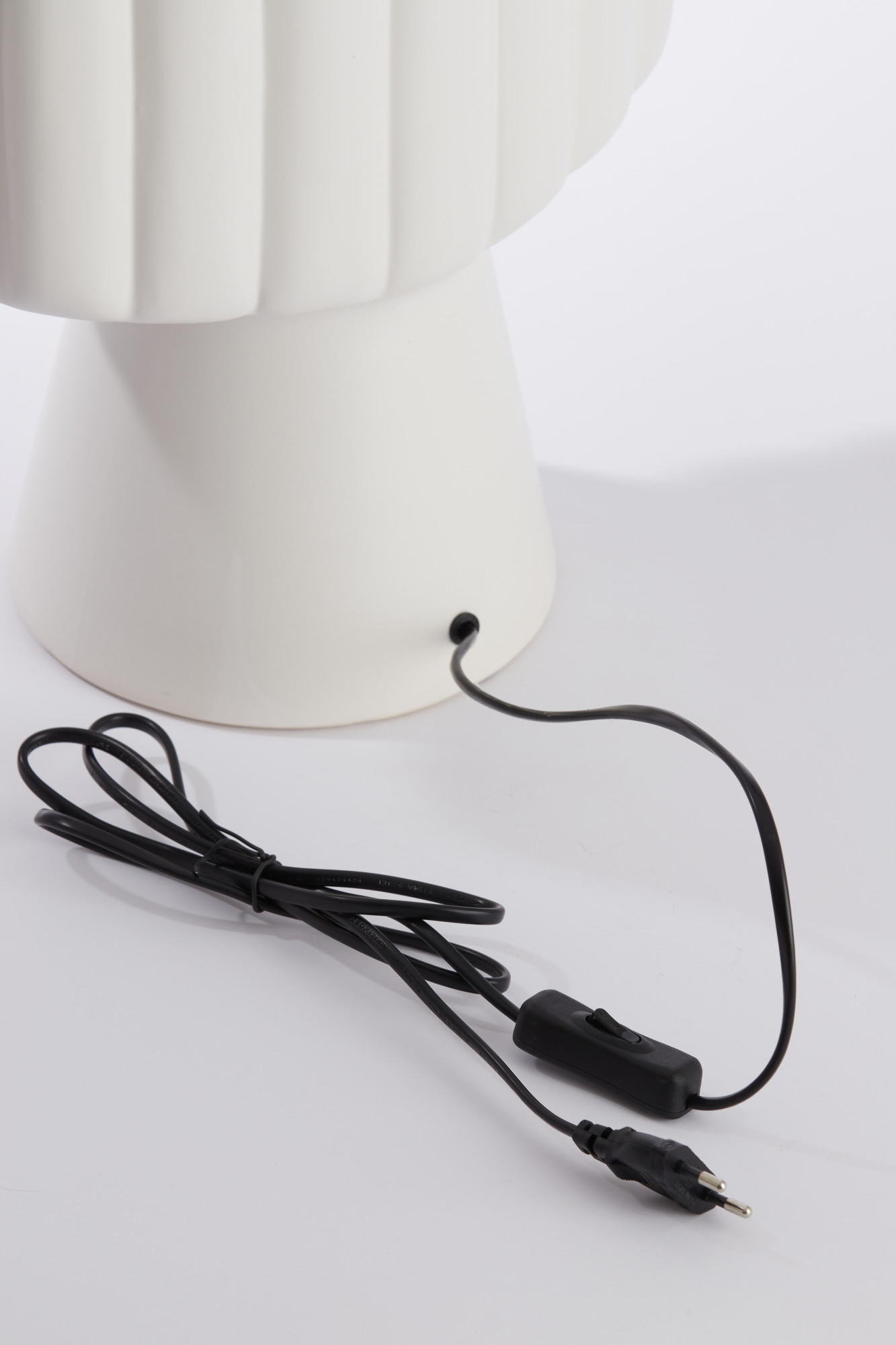 Base de lámpara cerámica blanca acanalada Light & Living Gandara - Imagen 7