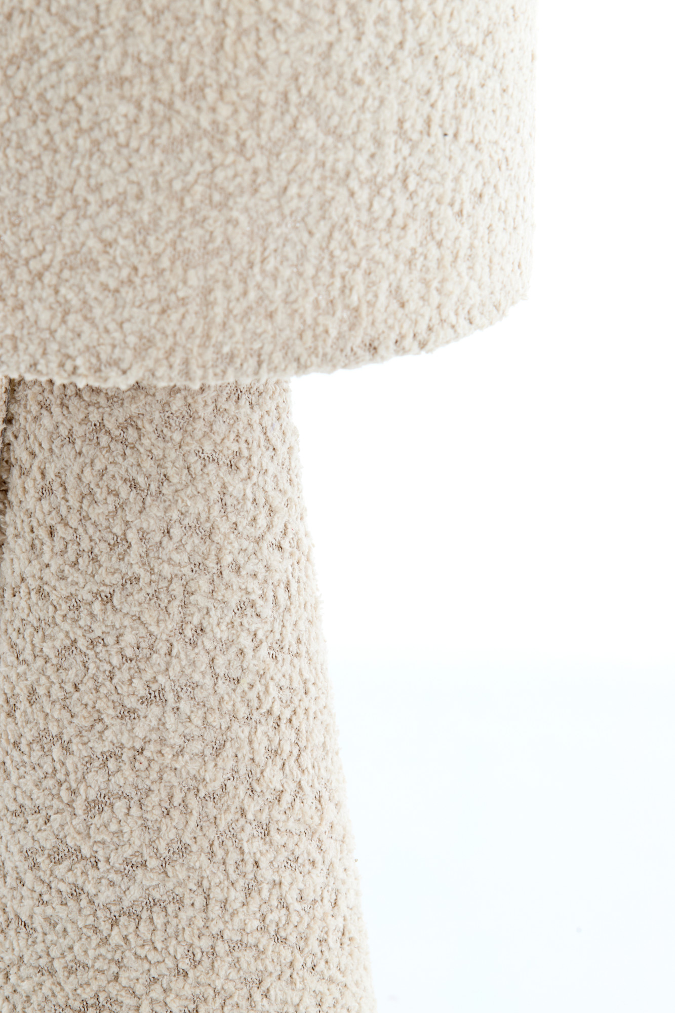 Lámpara de mesa cilíndrica de tela beige Light & Living Micky - Imagen 5