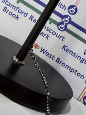 it'saboutromi-lámparadepie-london-negro-metal-lámparadelectura-e27-london/f/b-03