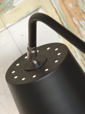 it'saboutromi-lámparadepie-barcelona-negro-metal-e27-barcelona/f/b-03