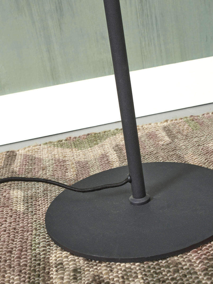 it'saboutromi-lámparadepie-salamanca-negro-metal-lámparadelectura-e14-salamanca/f/b-10