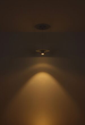 lámparacolgantemodernadefieltroyaluminiocarter-1