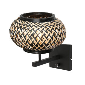 apliquédeparednegroconpantalladebambútrenzadoamanosteinhauerstang-1