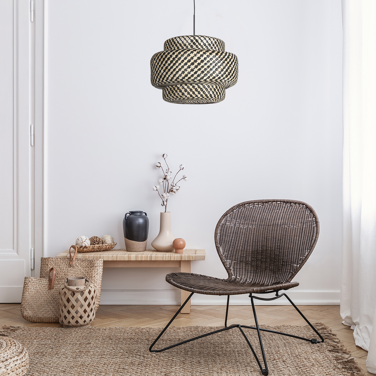 lámparacolgantedebambúredondaconestructuradelistonesabiertossteinhauersparkledlight-2