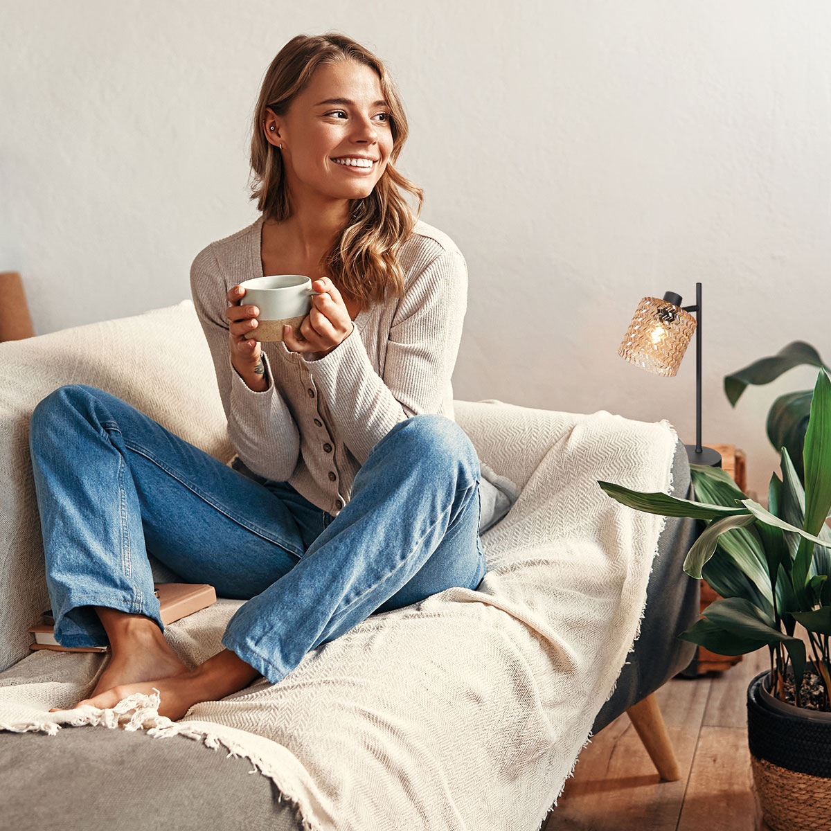 lámparademesanegraconpantalladevidrioámbarmexliteocre-2