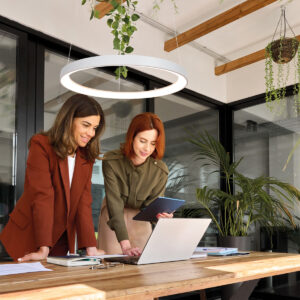 lámparacolganteledblancaminimalistasteinhauerringlede-2