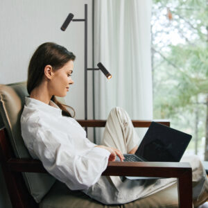 lámparadepiededoslucesnegraconfocosajustablesmexlitelumo-2