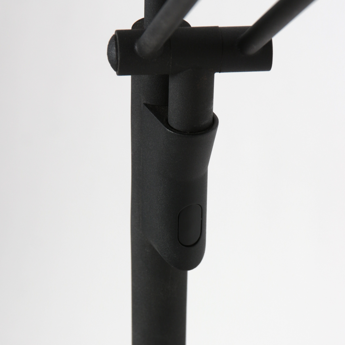 steinhauerexclusive-lámparadepie-zenith2-negro-plásticometal-lámparadediseño-led-4390zw-5